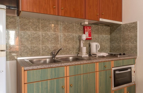 Paralio Astros Apartment | Apartment 'Maisonette with Private Patio 5' with Mountain View, Wi-Fi and Air Conditioning