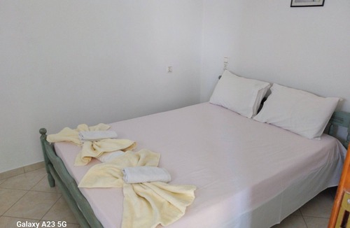 Menidion Apartment | Apartment 'Menidi Studio' with Sea View, Wi-Fi and Air Conditioning