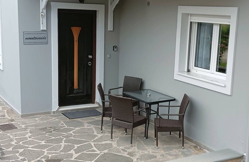 Passarona Apartment | Apartment 'Mountainside' with Mountain View, Private Terrace and Wi-Fi