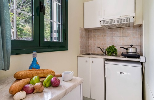 Nikiana Apartment | Apartment "Nikoleta 1" with Sea View, Terrace & Wi-Fi