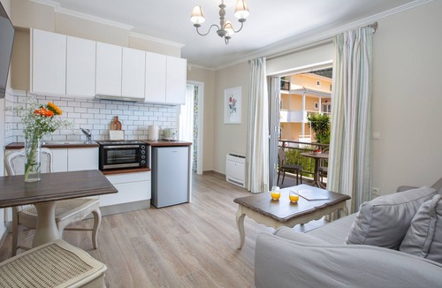 Nidri Apartment | Apartment 'One-Bedroom Suite C' with Balcony and Air Conditioning