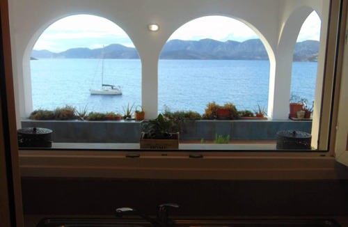 Mirties Apartment | Apartment - Sleeps up to 10 & beachfront access