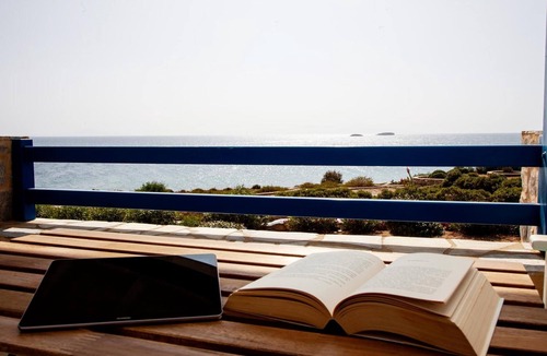 Logaras Apartment | Apartment 'The Cretan Double Room' with Sea View, Wi-Fi and Air Conditioning