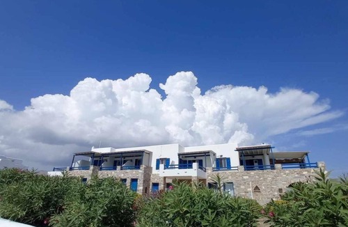 Logaras Apartment | Apartment 'The Cretan Double Room' with Sea View, Wi-Fi and Air Conditioning