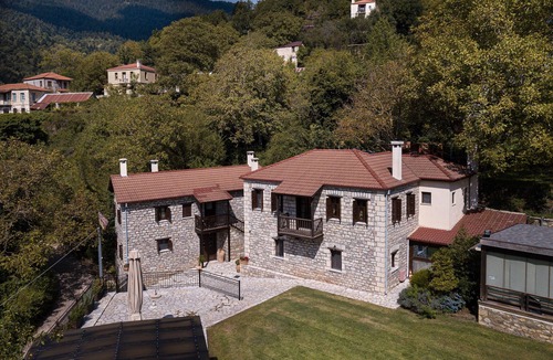 Potamia Apartment | Apartment 'Triple Room with View-Dafni' with Mountain View, Private Terrace and Wi-Fi