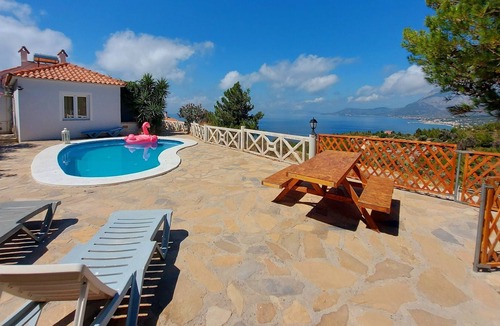 Koumeika House | Apartment with Pool and Panorama View