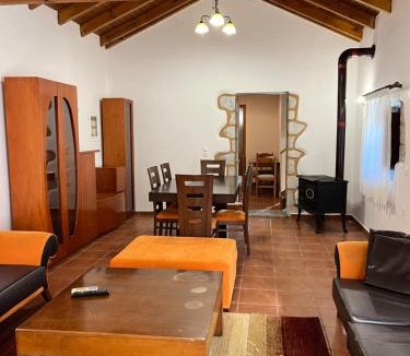 Omales House | Aròs