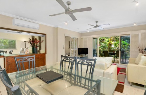 Clifton Beach Apartment | ARLINGTON B/FRONT @ CLIFTON