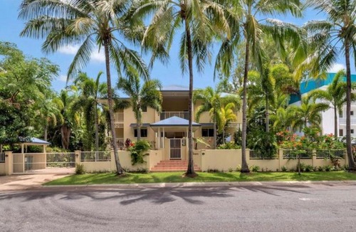 Clifton Beach Apartment | ARLINGTON B/FRONT @ CLIFTON
