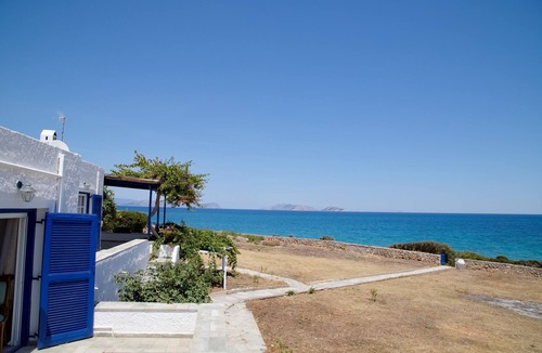 Spetses Villa | Aroura Homes 4BR Beachfront Villan