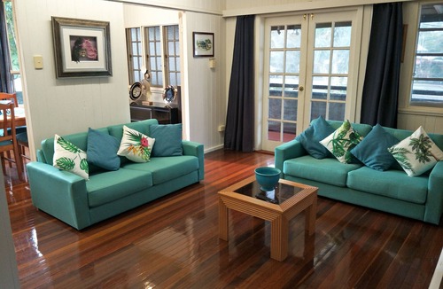 Eagle Heights Apartment | At the Centre of Gallery Walk, Tamborine Mountain