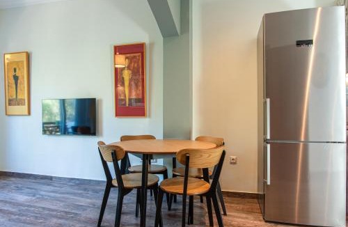 Petralona Apartment | Athenian Serene City Escape
