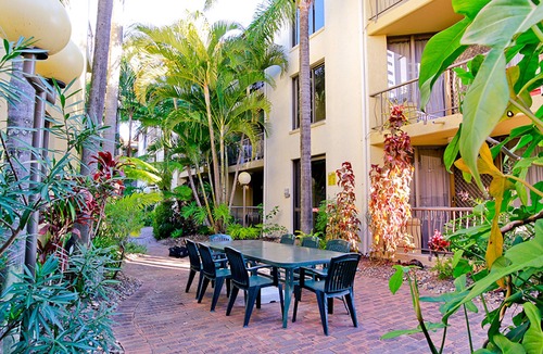 Burleigh Heads Apartment | Aussie Resort