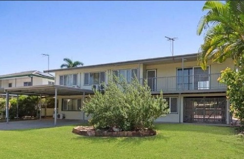Cranbrook House | AVAIL 3MTH Private, backyard, pool all inclusive