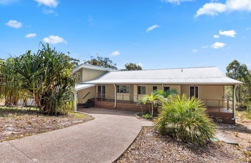 Kingfisher Bay House | AVALON 4 BEDROOM HOMEnFraser Island Accommodation with DUCTED AIR