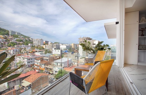 Emiliano Zapata Condo | Avida Penthouse Studio 5 min walk to beach. terrace, views, pool & more!