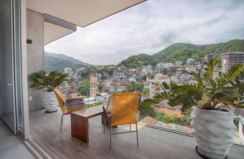 Emiliano Zapata Condo | Avida Penthouse Studio 5 min walk to beach. terrace, views, pool & more!
