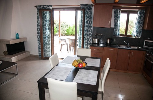 Svoronata Villa | Avithos Beach 2 Mins. Private Pool & Garden. Airport 10 Minutes.