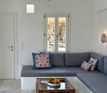 Kato Aprovatou Apartment | AVRA, a serene Cycladic villa with private pool overlooking the Aegean Sea