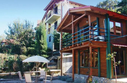 Molos House | Awesome home in Molos Kammena Vourla with 2 Bedrooms, Internet and Outdoor swimming pool