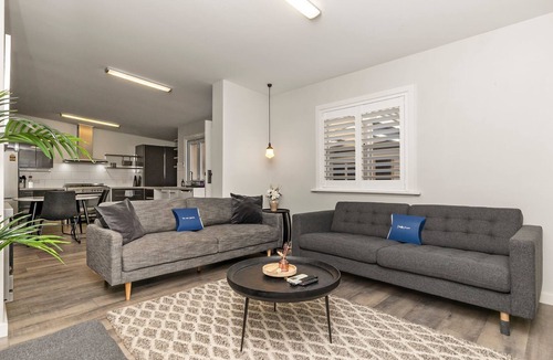 Adelaide Central Business District House | Azami - Charming Gilbert Cottage