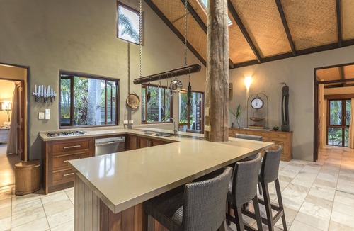 Newell House | Bala Beach House on ABSOLUTE Beachfront