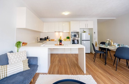 Norman Park Apartment | Balmoral Apartment - Airy & Light-filled City Edge Hideaway n10 min to BNE CBD