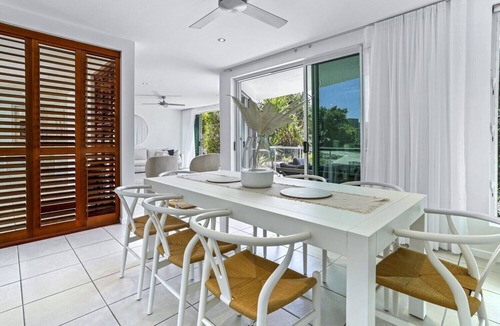 Castaways Beach House | Barefoot Beach Abode, Castaways Beach