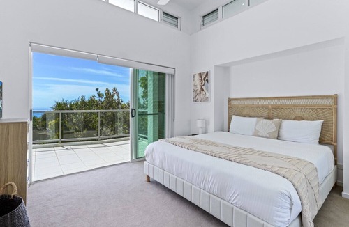Castaways Beach House | Barefoot Beach Abode, Castaways Beach