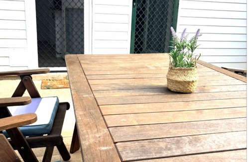 Barney Point Cottage | Barney Point Gem Space, Privacy & Perfect Location Walk to Beach, Cafes and Pub
