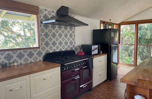 Barney View Cottage | Barney Views Cottage. Stunning mountain views! Cosy woodfire & outdoor firepit!