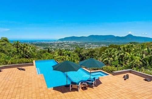 Lamb Range Villa | Barong luxury private estate with expansive views over Cairns barongcairns.comn