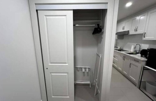 Arbutus Ridge Apartment | Basement Studio with Queen Bed