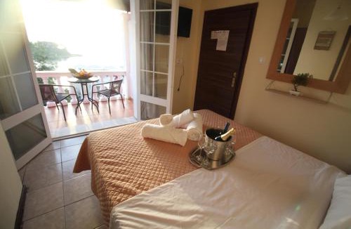 Perama Bed & Breakfast | Batis Breeze