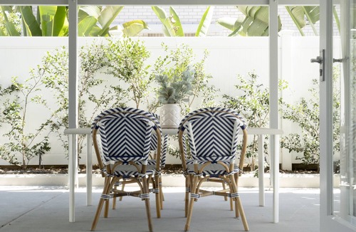 Wynnum House | Bay Breeze Manor: Grand 5BR Queenslander Haven