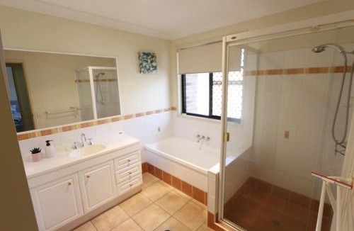 Rothwell House | Bayside Bliss 8 Sleeper Family Escape