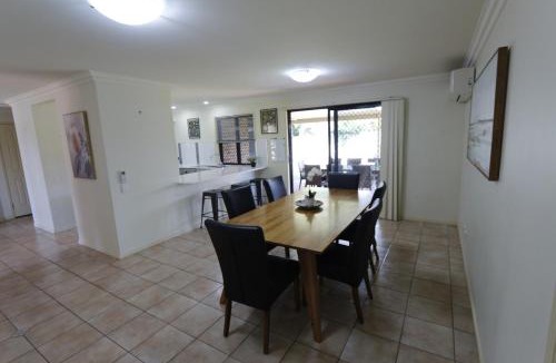 Rothwell House | Bayside Bliss 8 Sleeper Family Escape