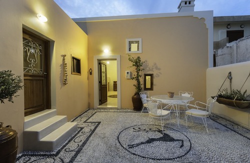 Archangelos House | Be one of the first guests who stays in an original traditional home!