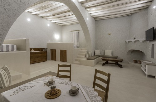 Archangelos House | Be one of the first guests who stays in an original traditional home!