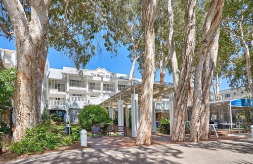 Palm Cove Apartment | Beach Club Oceanview Spa Suite in Palm Cove