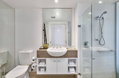 Palm Cove Apartment | Beach Club Oceanview Spa Suite in Palm Cove