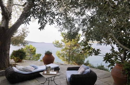 Pella Region Villa | Beach Front, Romantic Escape, Breathtaking Views, 'Pieds dans L'eau', & More