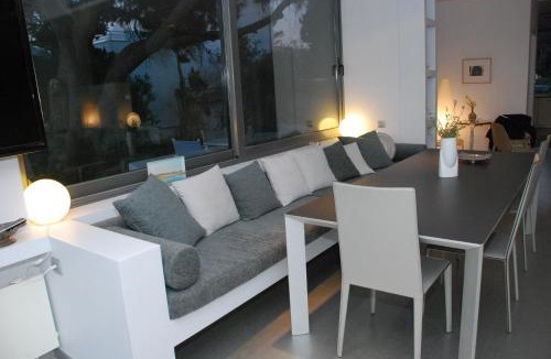 Loutraki Villa | Beach Front Villa in Loutraki