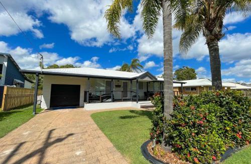 Traviston House | Beach House on Burrum- Close to beach- 3BR- WiFi-Foxtel