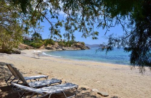 Karystos House | Beach house set in a beautiful bay