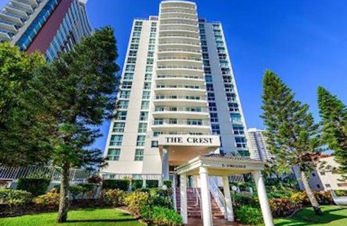 Main Beach Condo | Beach & River Holiday in the Sun with access to extensive apartment facilities!