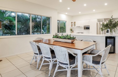 Agnes Water House | Beach Vista Agnes Water - luxurious beachfront with pool. pet friendly, air con & huge entertaining