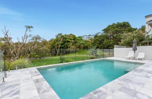 Warana House | Beachfront 3-Bed with Private Pool & Fireplace