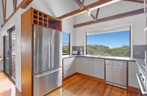 Warana House | Beachfront 3-Bed with Private Pool & Fireplace
