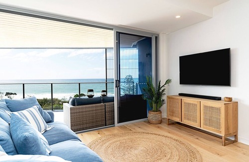 Alexandra Headland Apartment | Beachfront Escape at Beach Life with Ocean Views